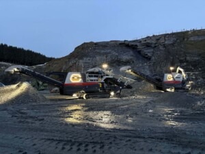 Night operations are enhanced by integrated LED lighting on the Metso Lokotrack LT400J, providing improved visibility and safer working conditions in low-light environments.