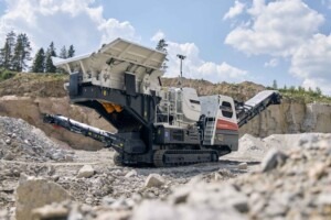 The advanced diesel-electric drive system on the Metso Lokotrack LT400J enables lower fuel consumption and reduced operating costs.
